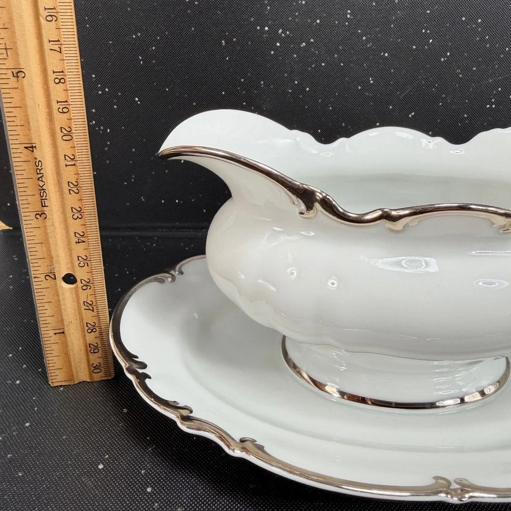 Hutschenreuther Selb Bavaria Pasco The Revere Gravy Boat Platinum Trim 8045 VTG